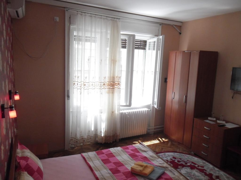 Family Top Rooms Bela Lada Sobe Novi Sad Oda fotoğraf