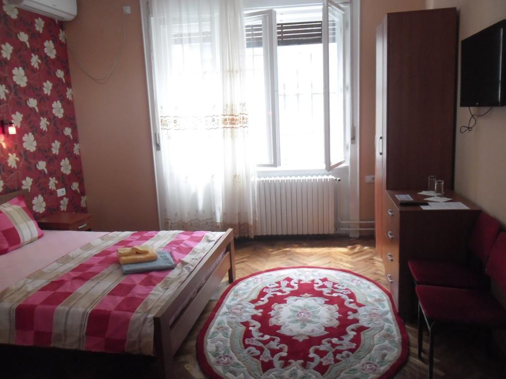 Family Top Rooms Bela Lada Sobe Novi Sad Oda fotoğraf