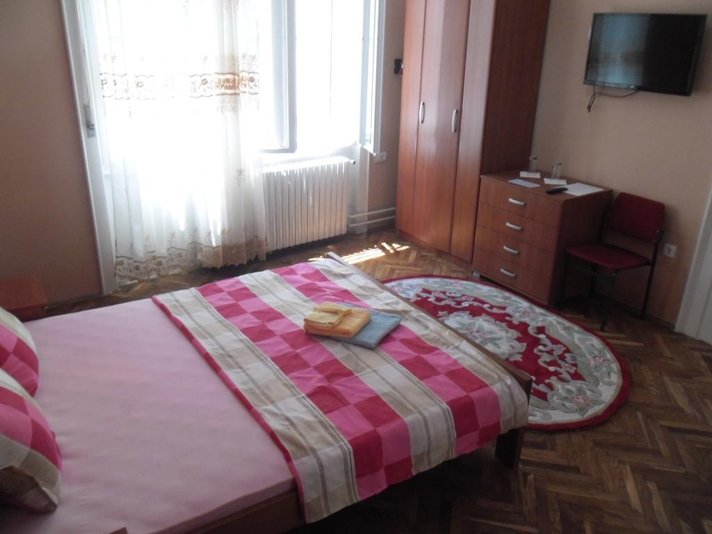 Family Top Rooms Bela Lada Sobe Novi Sad Oda fotoğraf